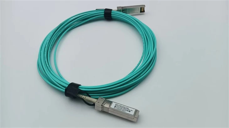 40 G QSFP+ aktīvais optiskais kabelis (AOC)