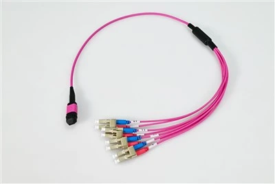 Optiskās šķiedras vads LC uz MPO 8 kodolu 3,0 mm OM4